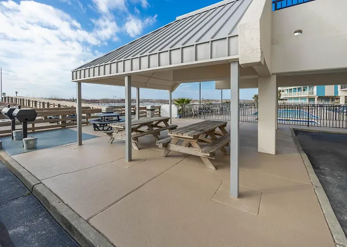 Apartment Island Winds West 372